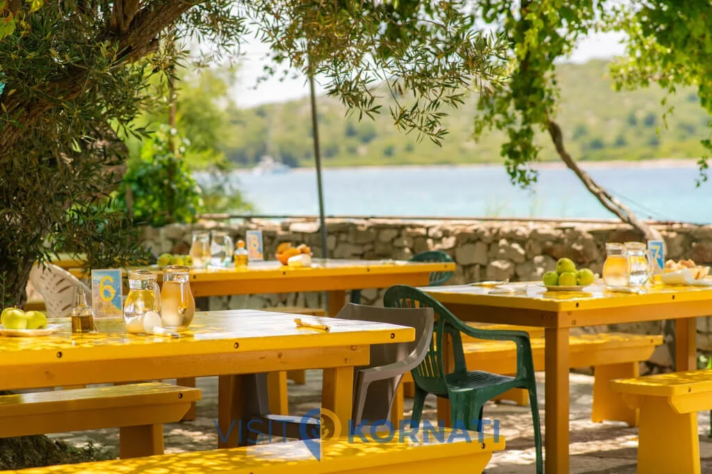 Captain's house dining terrace in Suha Punta bay